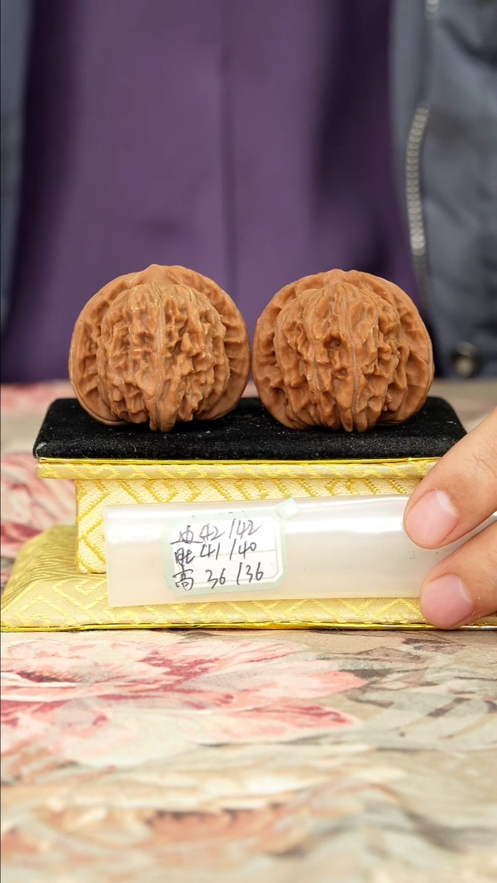 【闪购商品】文玩核桃把件一代楼