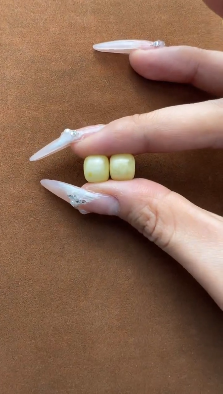 【闪购商品】蜜蜡裸石未镶嵌俄料微瑕10*8.9mm1.244克