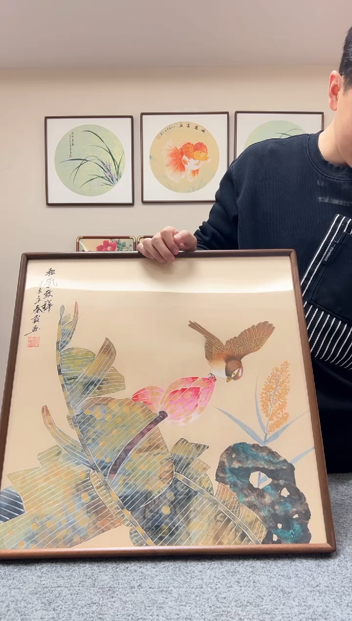 【闪购商品】书法三尺斗方金粉荷花52x52cm胡桃木