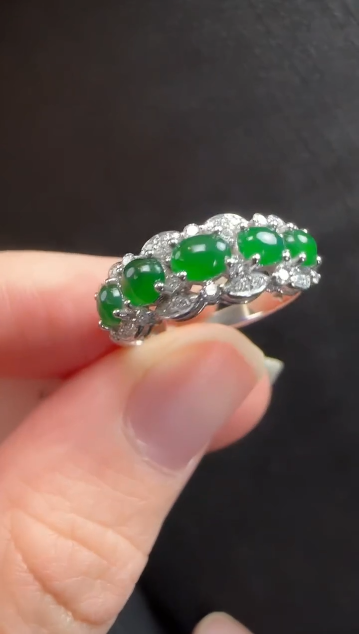 18K金镶嵌戒指翡翠405蛋面一只