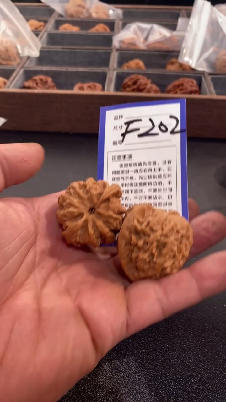 【闪购商品】文玩核桃吊坠神秘