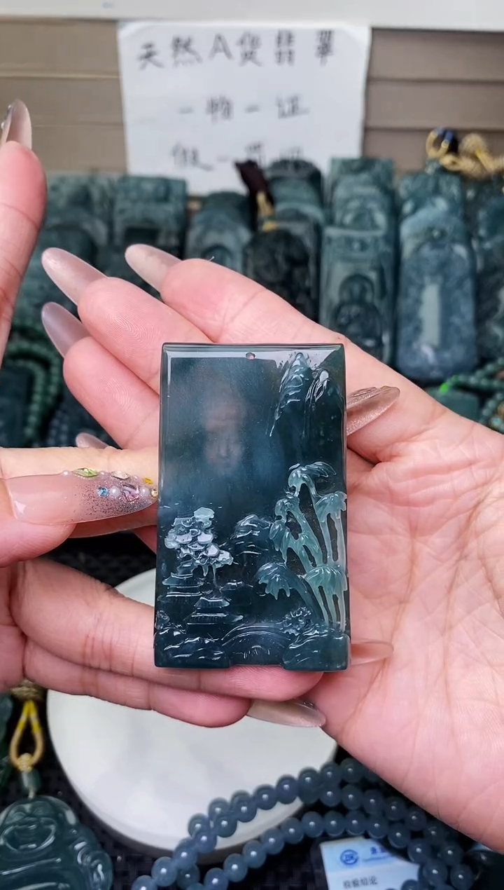 颈饰未镶嵌翡翠1