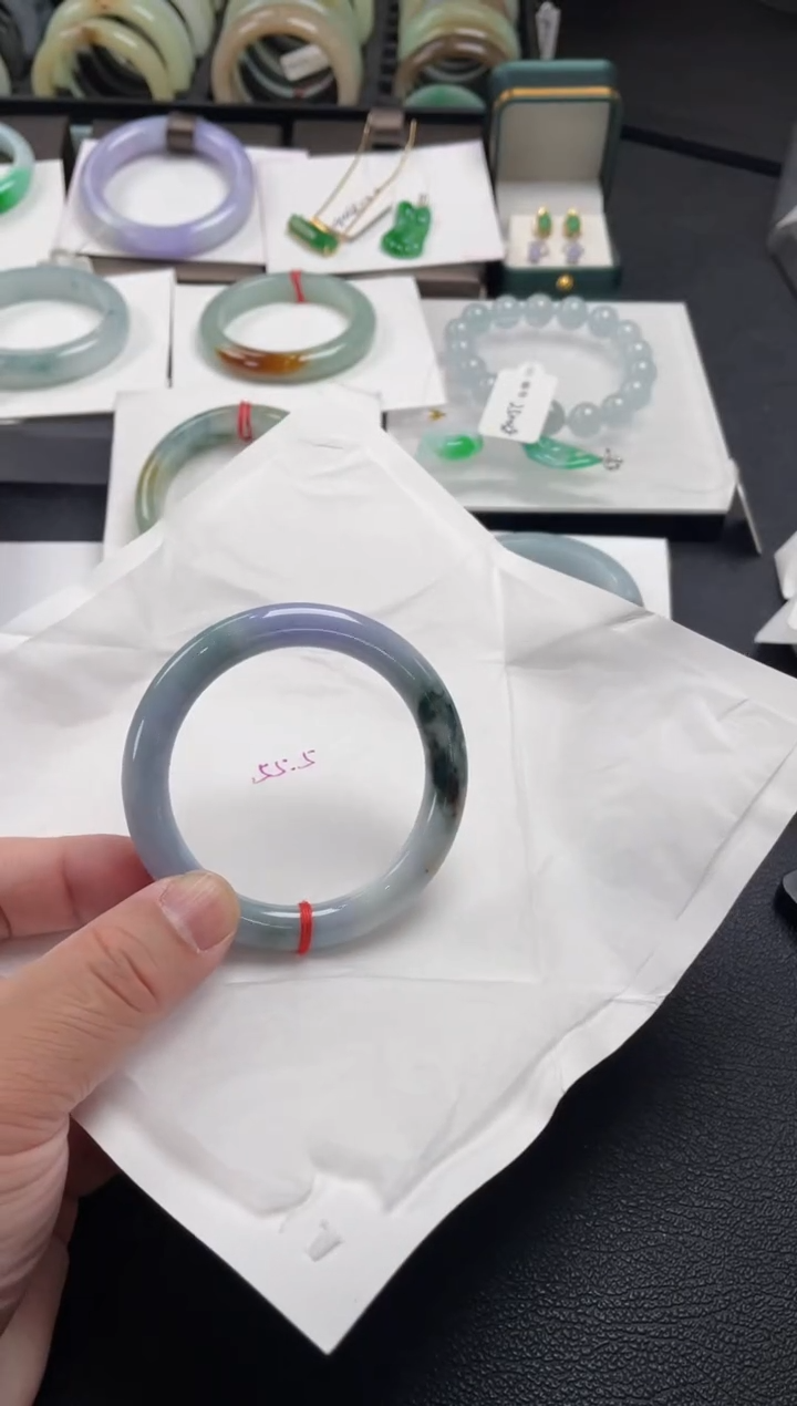 【闪购商品】翡翠手镯未镶嵌55.5圆条 有纹裂沙眼