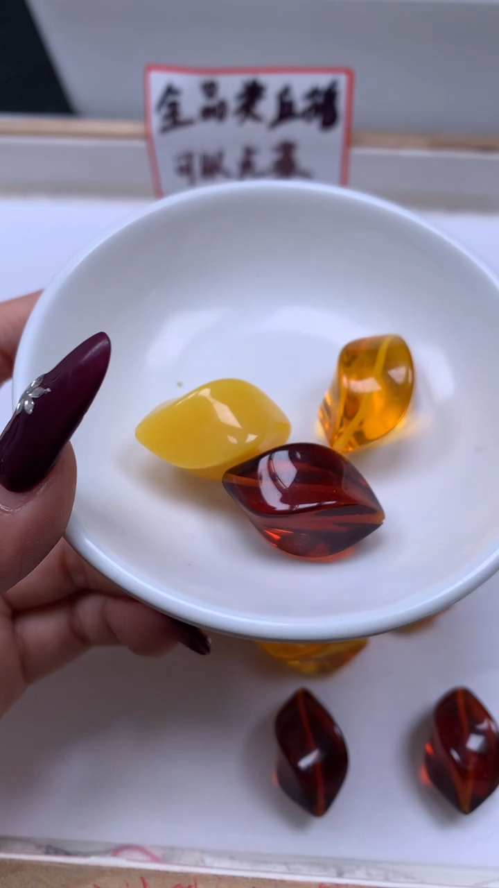 裸石蜜蜡未镶嵌C569 蜜 蜡 扭扭珠18*28mm2个8元