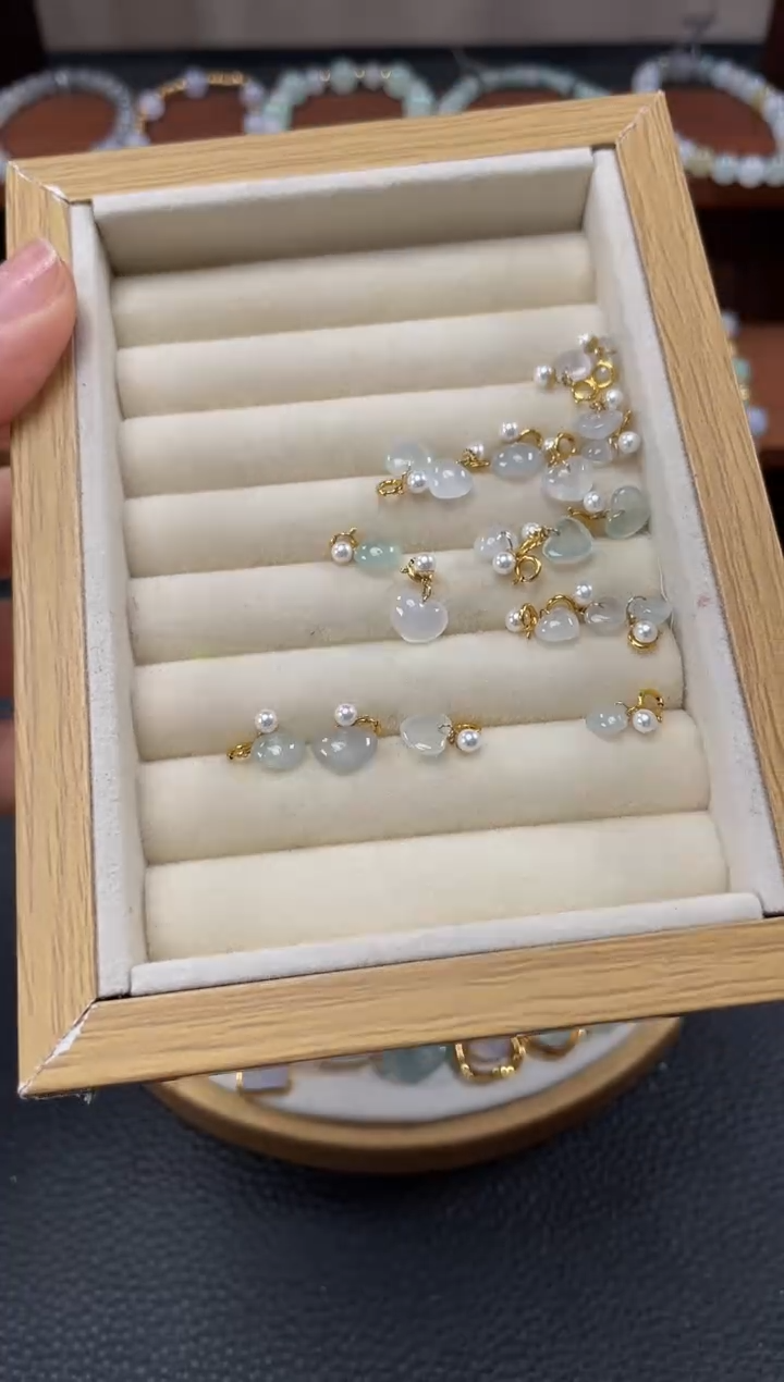 【闪购商品】翡翠吊坠(不含链)18K金镶嵌一个  352