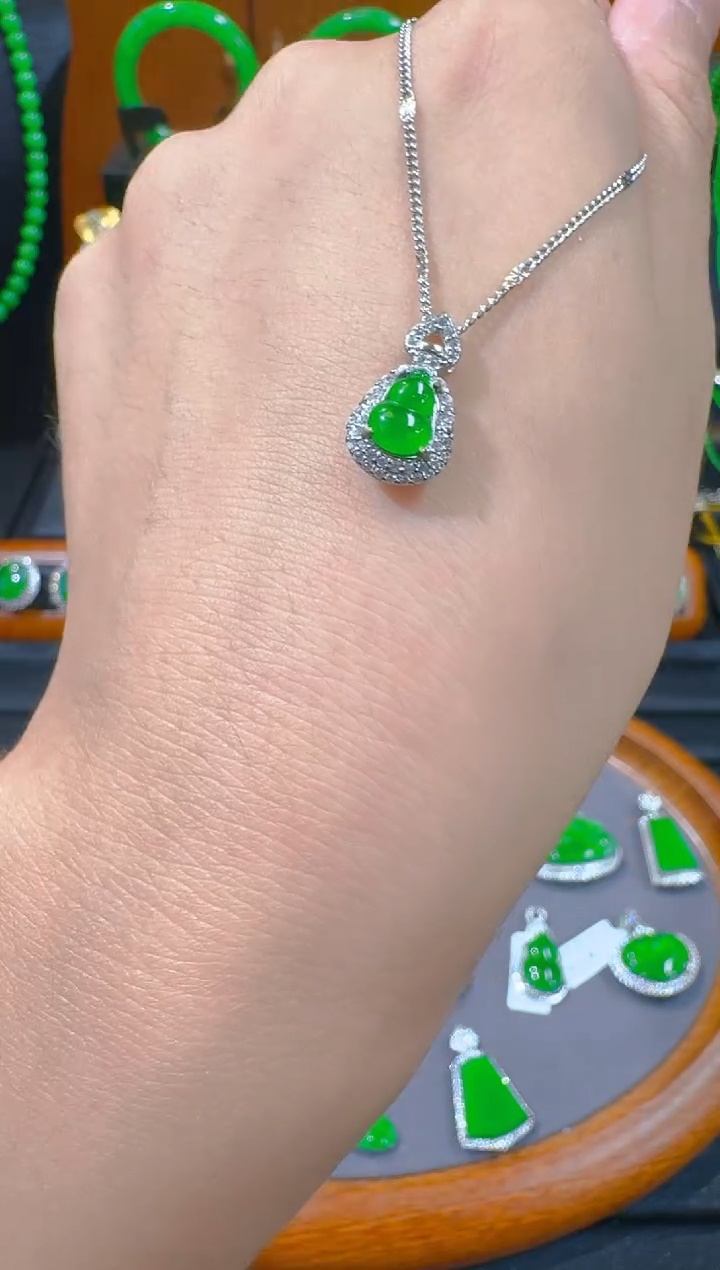 翡翠未镶嵌吊坠(赠链)天然A货翡翠