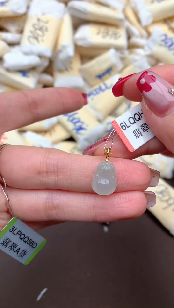 【闪购商品】翡翠挂件18K金镶嵌一 