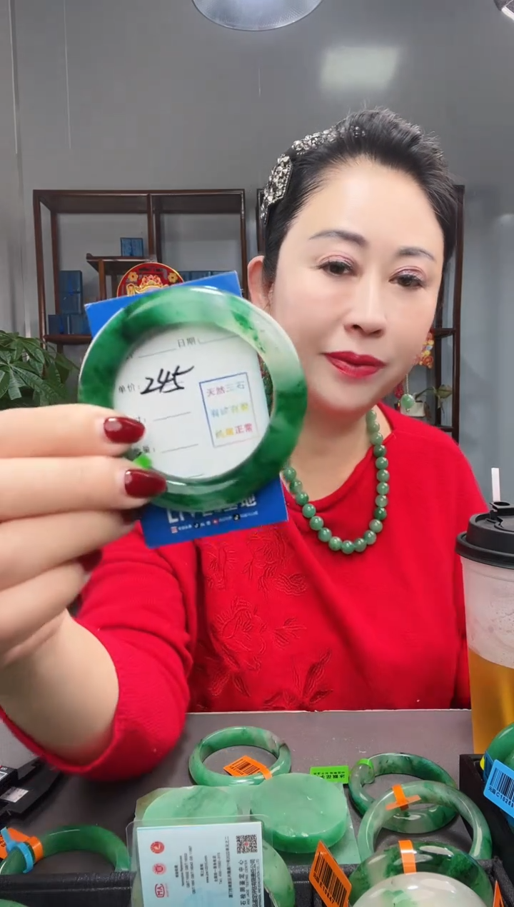 【闪购商品】石英质玉手镯未镶嵌非洲翠