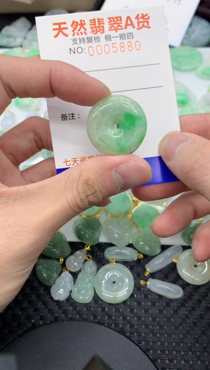 【闪购商品】翡翠颈饰未镶嵌11111111