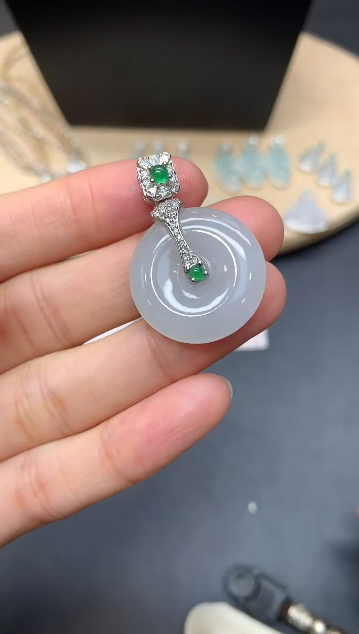 【闪购商品】翡翠吊坠(不含链)银S925镶嵌平安扣【多样性发其一】