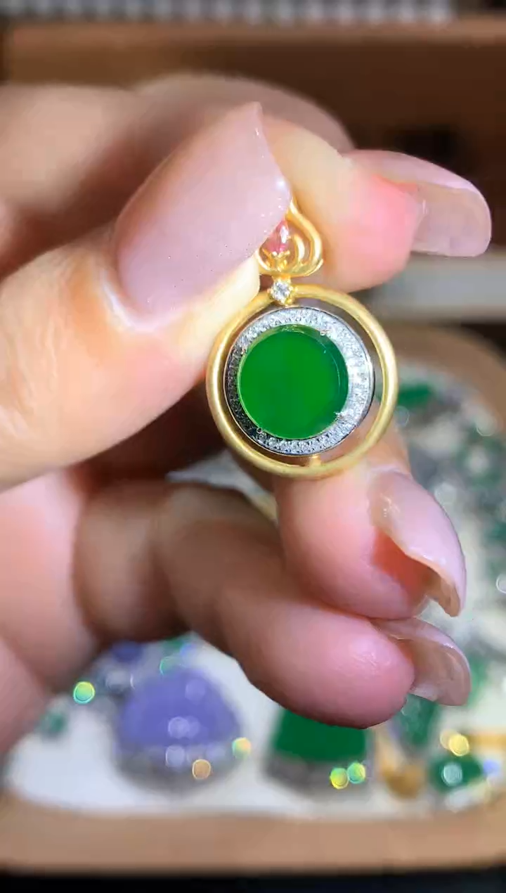 【闪购商品】翡翠颈饰18K金镶嵌团购