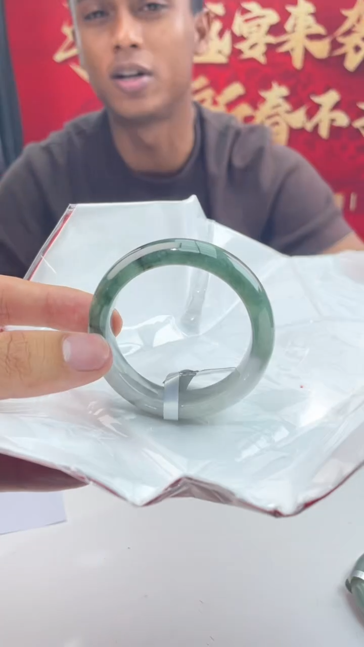 【闪购商品】翡翠手镯未镶嵌23翡翠手镯（微瑕）