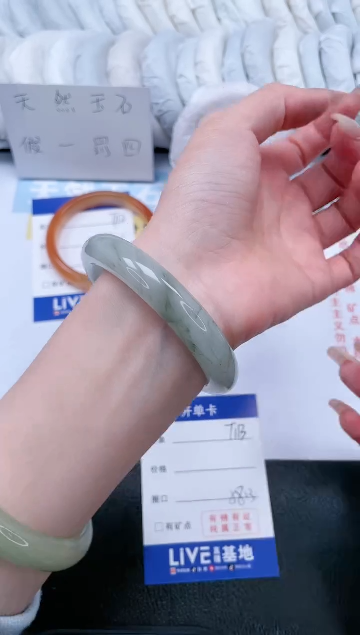 【闪购商品】石英质玉手镯未镶嵌T113-58.3