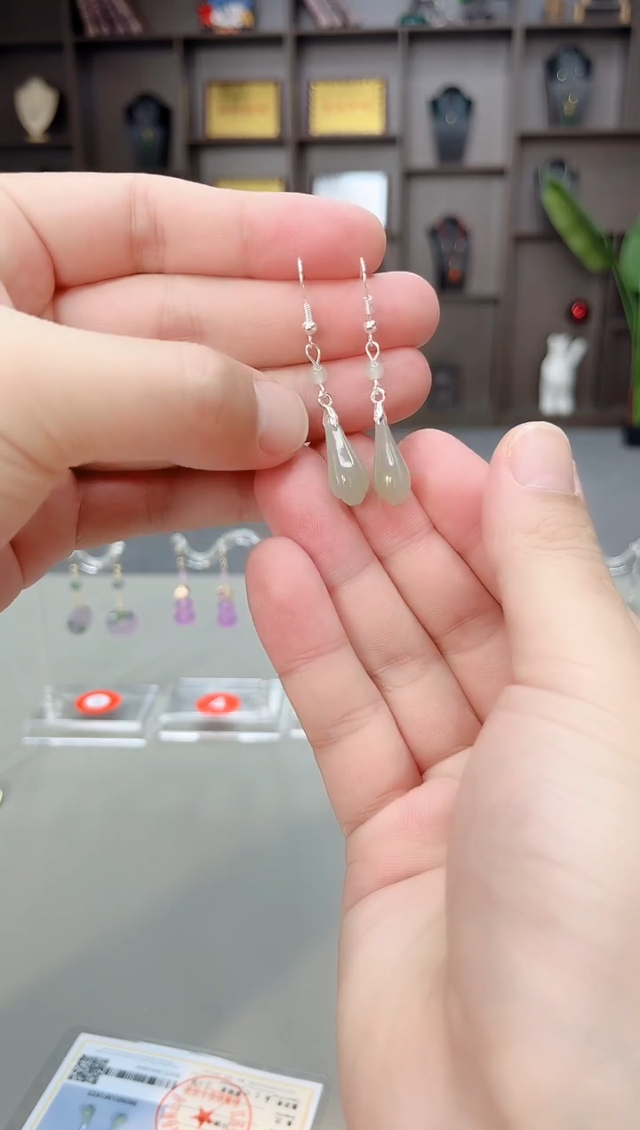 未镶嵌和田玉（子料）耳饰玉兰花