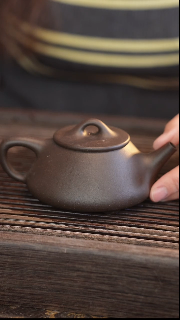 茶壶紫砂石瓢 黑金砂 半手工 200cc