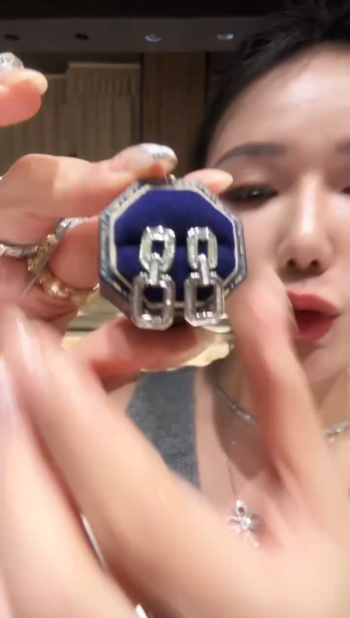 18K金镶嵌耳饰钻石AF0090-W