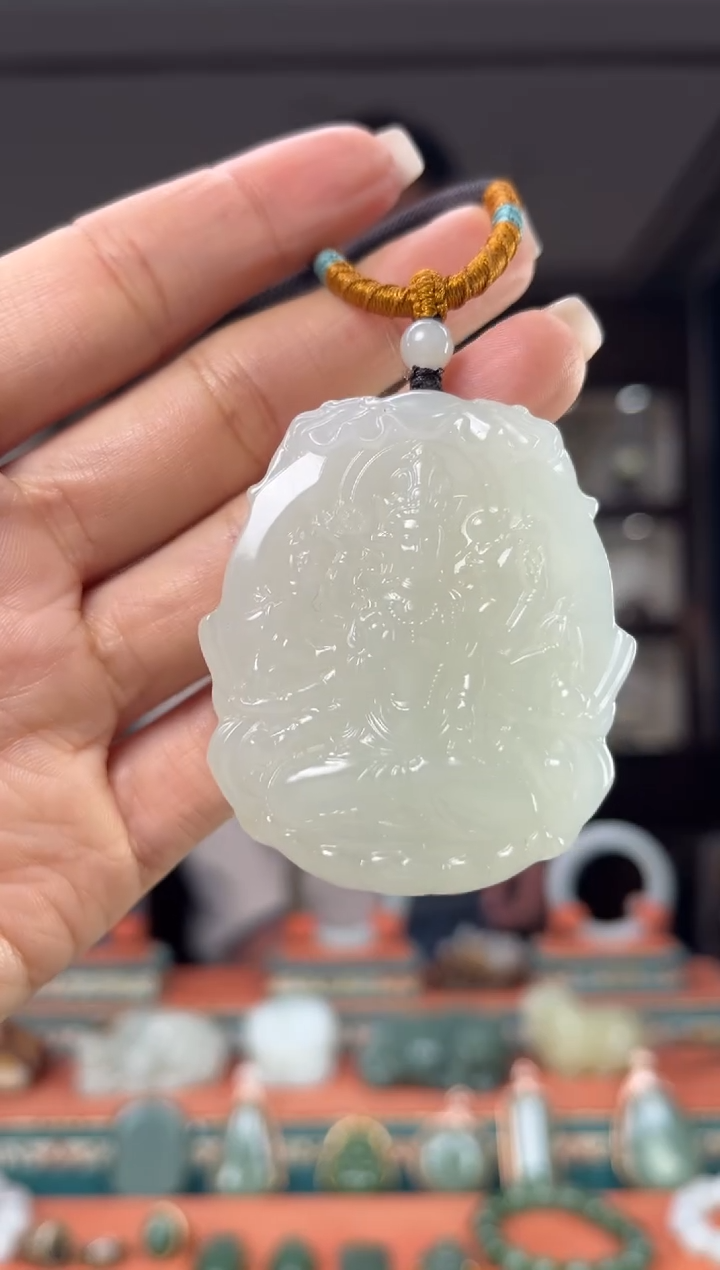 颈饰未镶嵌和田玉佩佩鼠