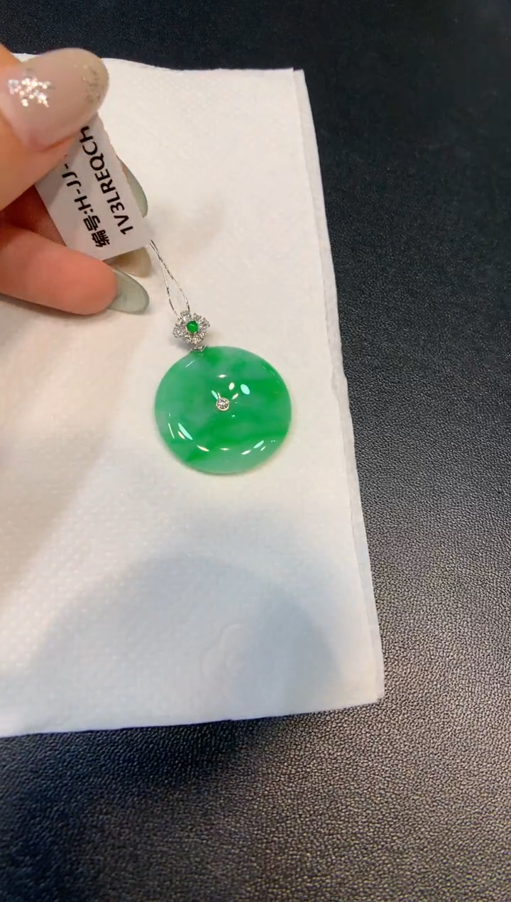 颈饰18K金镶嵌翡翠平安扣