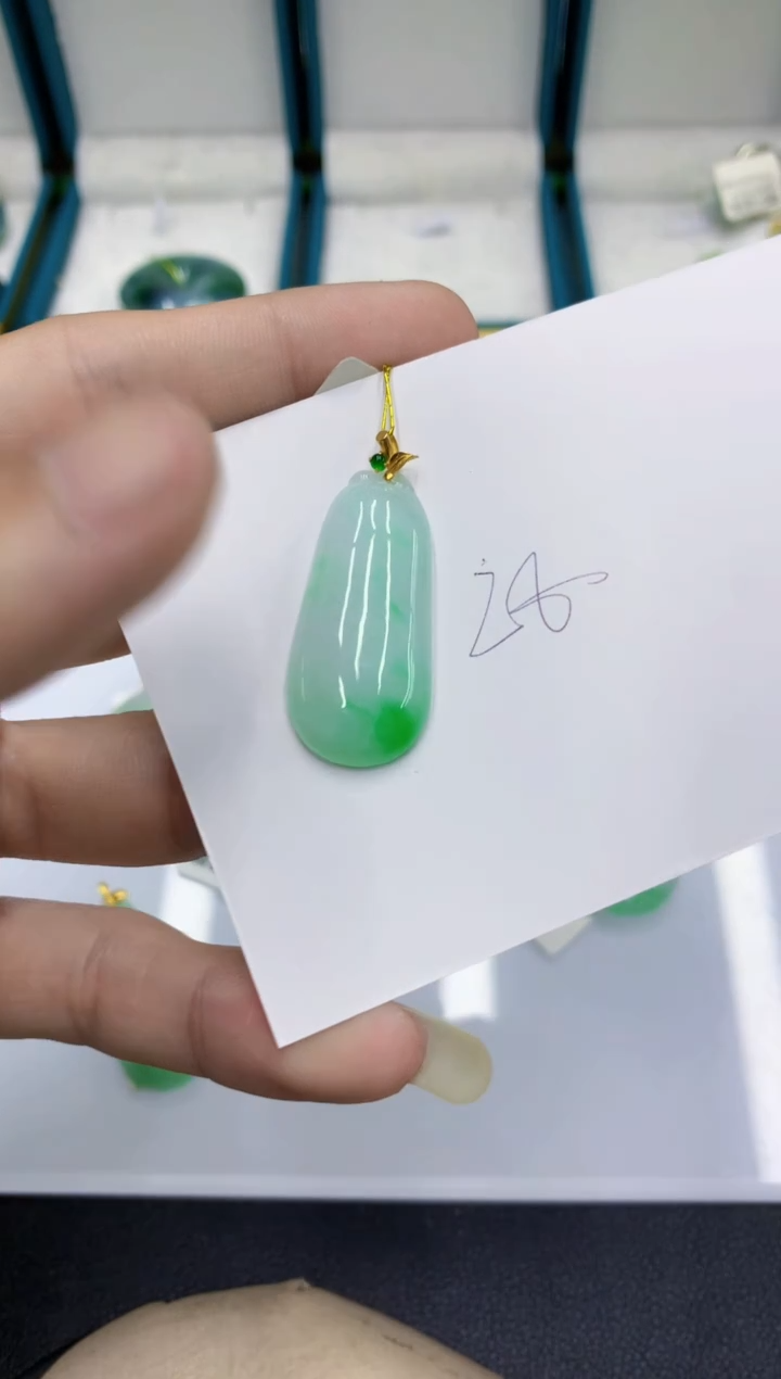 颈饰18K金镶嵌翡翠翡翠
