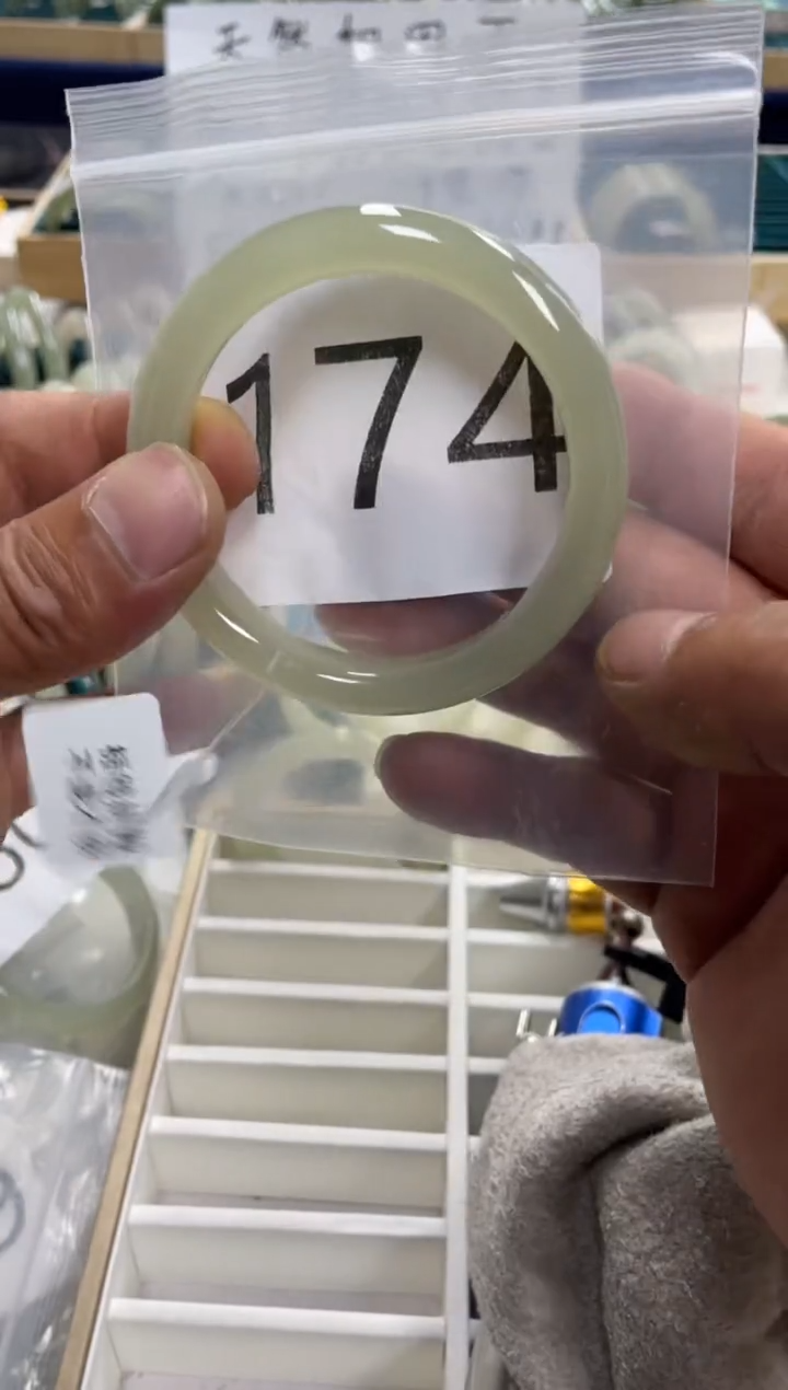 未镶嵌手镯和田玉和田玉手镯 58圈口 174号