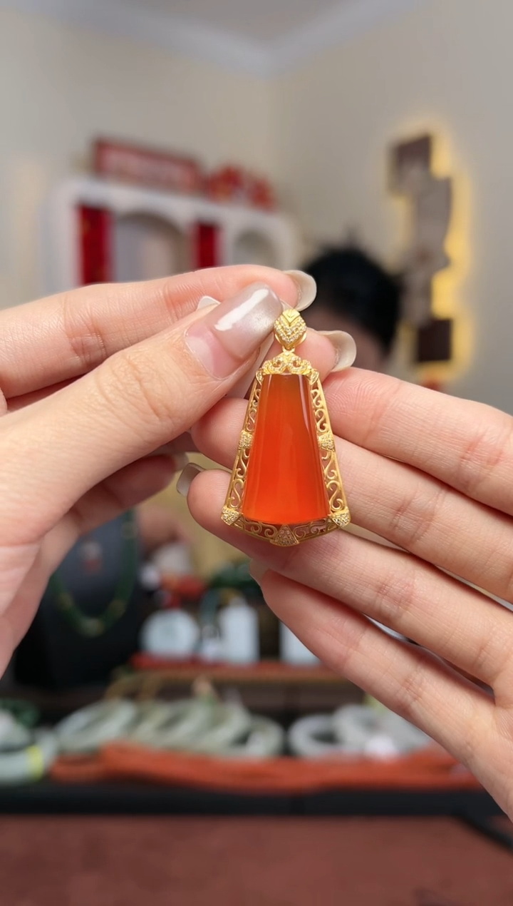 【闪购商品】南红玛瑙颈饰18K金镶嵌26*16