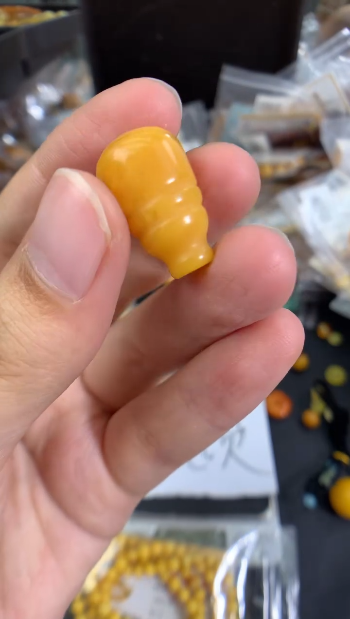 蜜蜡未镶嵌珠宝奇石11