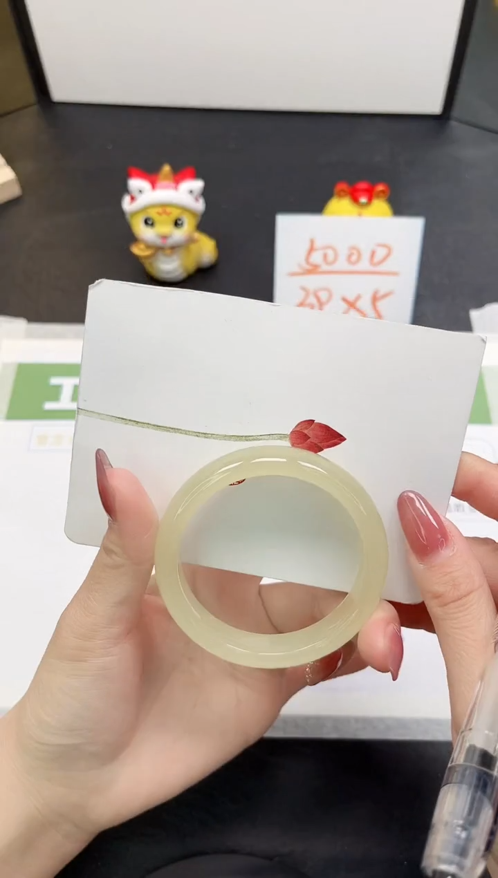 【闪购商品】石英质玉手镯未镶嵌142-54.4