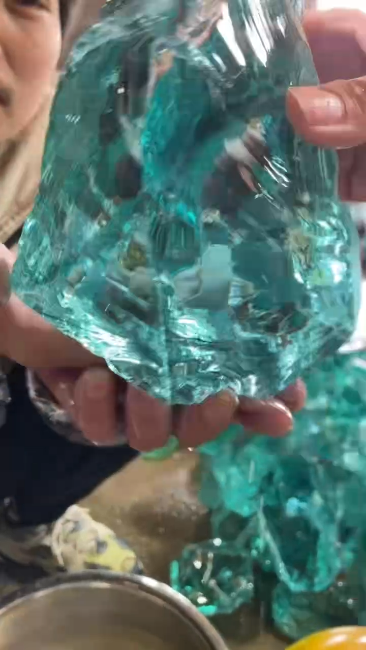 新疆五彩石原石摆件