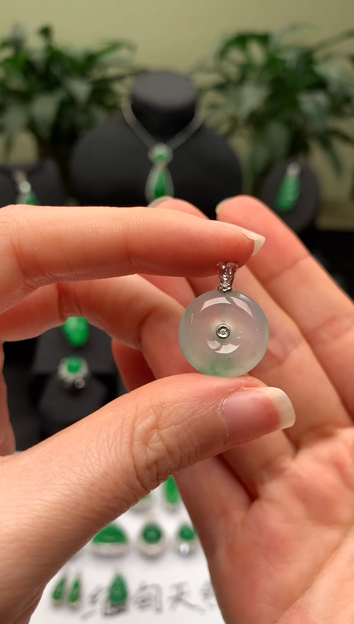 【闪购商品】翡翠颈饰18K金镶嵌平安扣