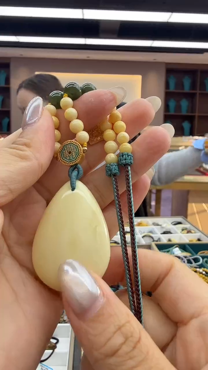 琥珀颈饰未镶嵌143秒拍号 假一罚三 