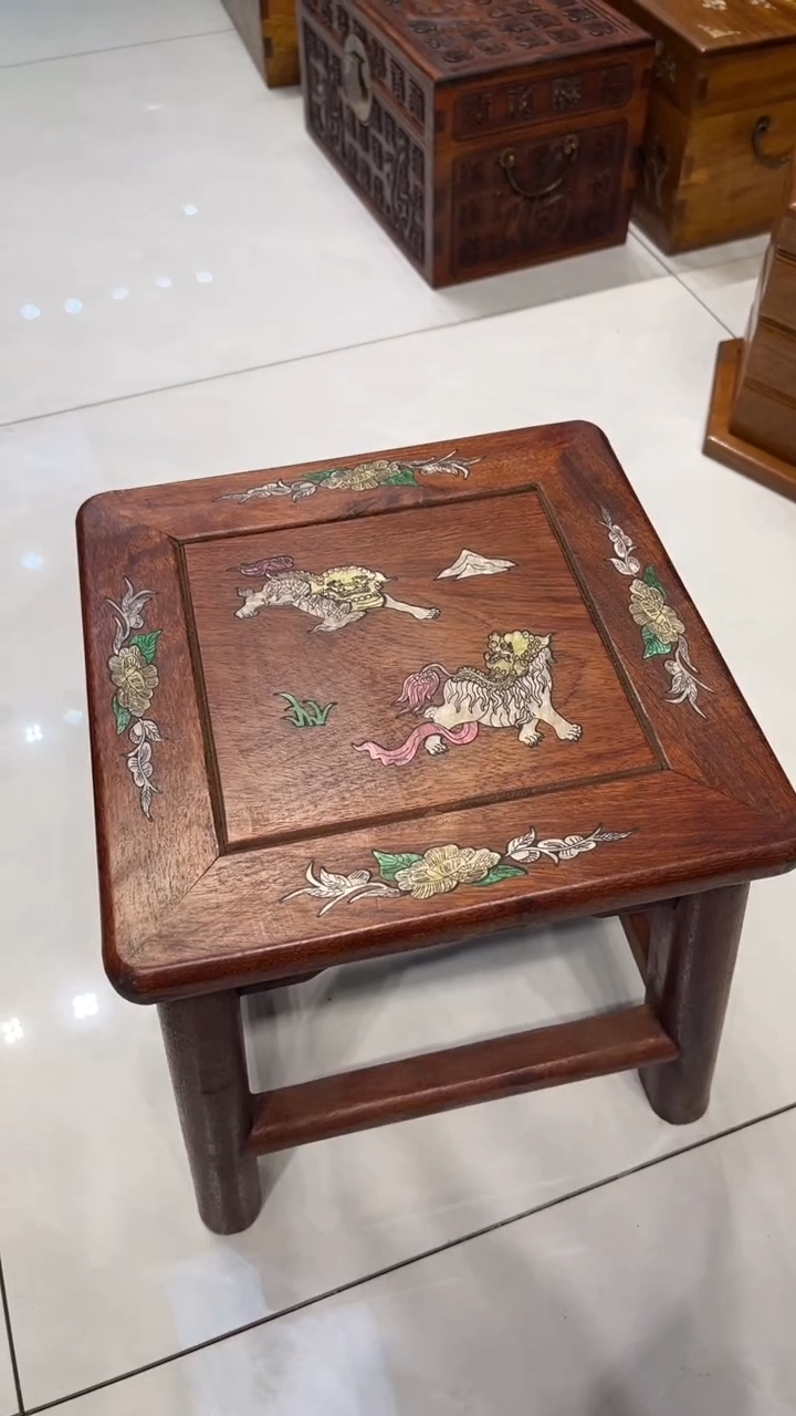 【闪购商品】木狮子滚绣球富贵凳