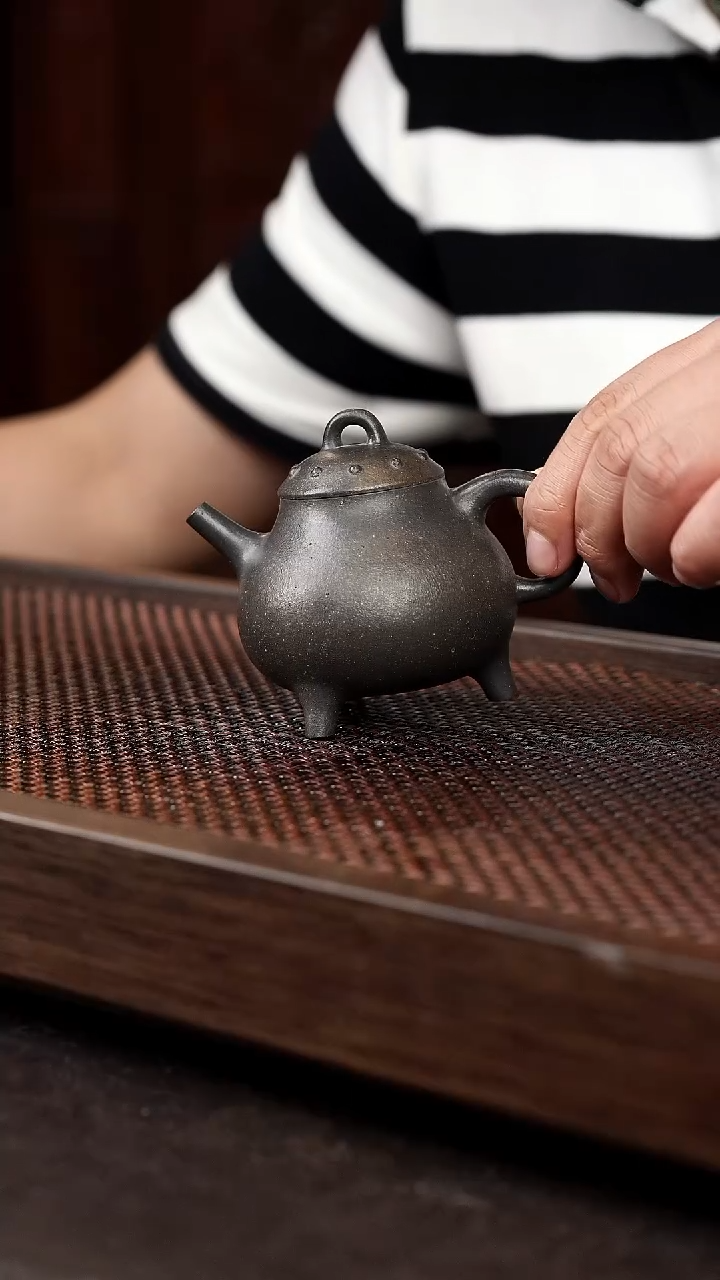 茶壶紫砂岩中泥三足鼎