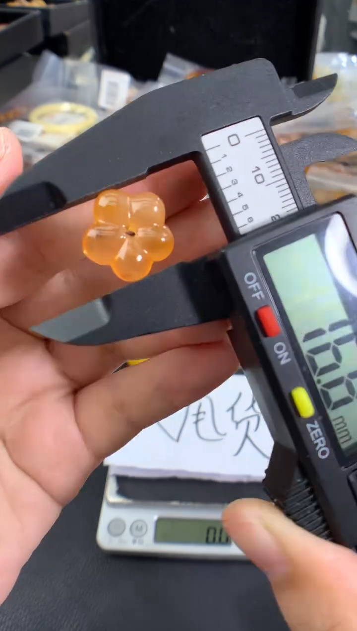 蜜蜡未镶嵌珠宝奇石1