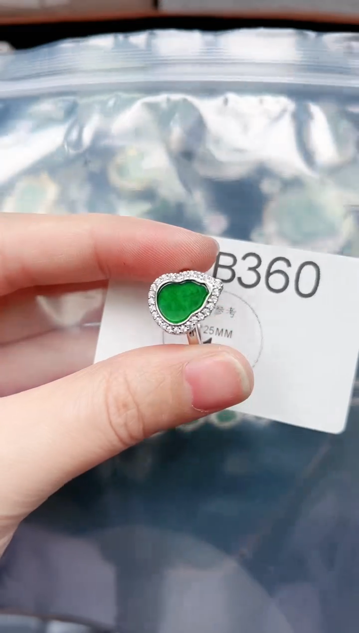 【闪购商品】翡翠颈饰未镶嵌360赠皮绳