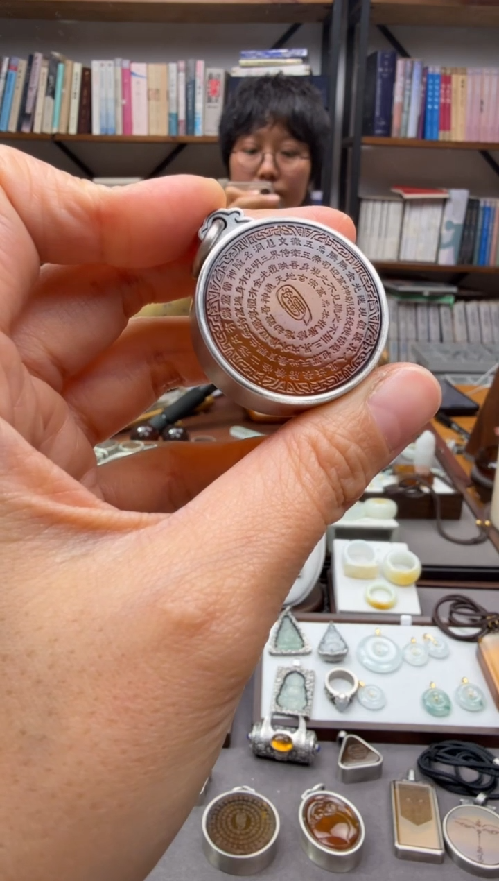 琥珀颈饰未镶嵌金光咒吊坠