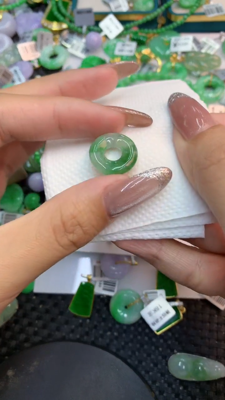 颈饰未镶嵌翡翠1