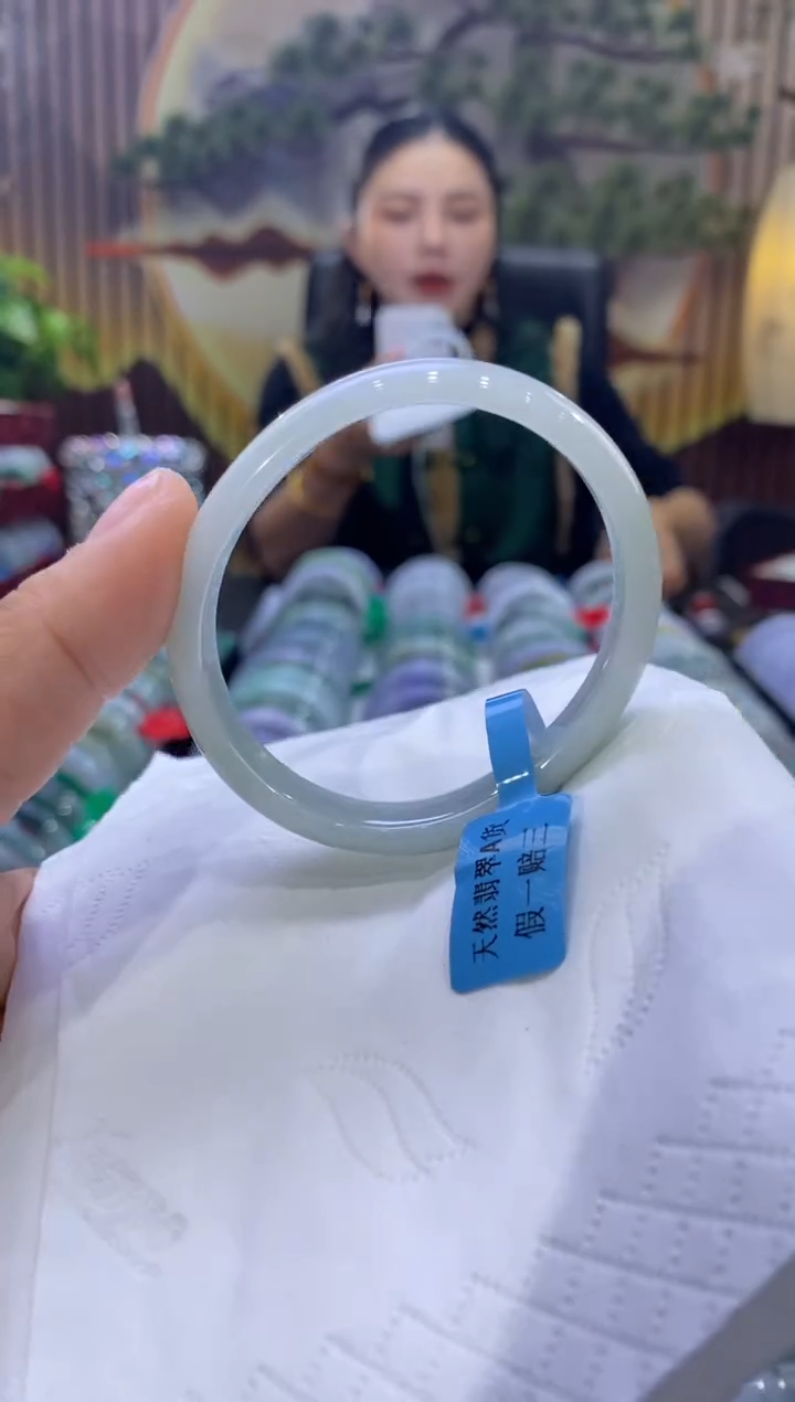 【闪购商品】翡翠手镯未镶嵌多人02443