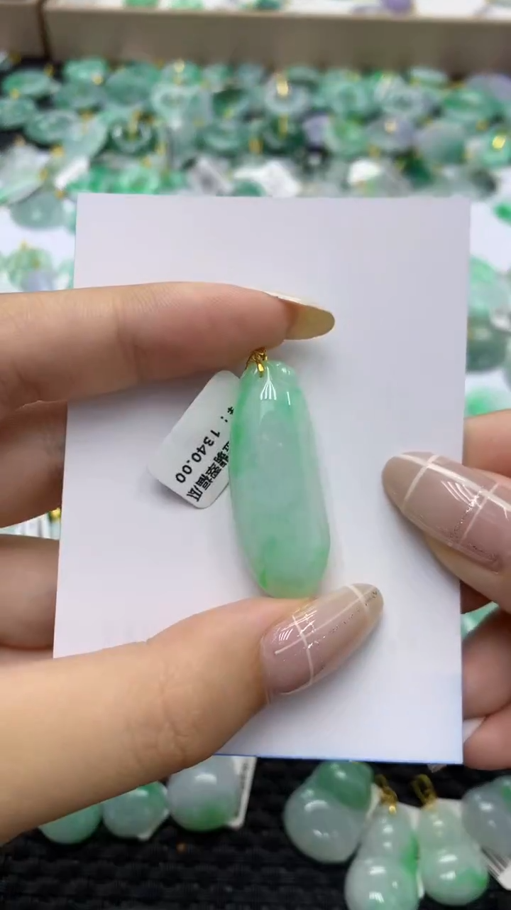 翡翠18K金镶嵌颈饰天然缅甸翡翠A货