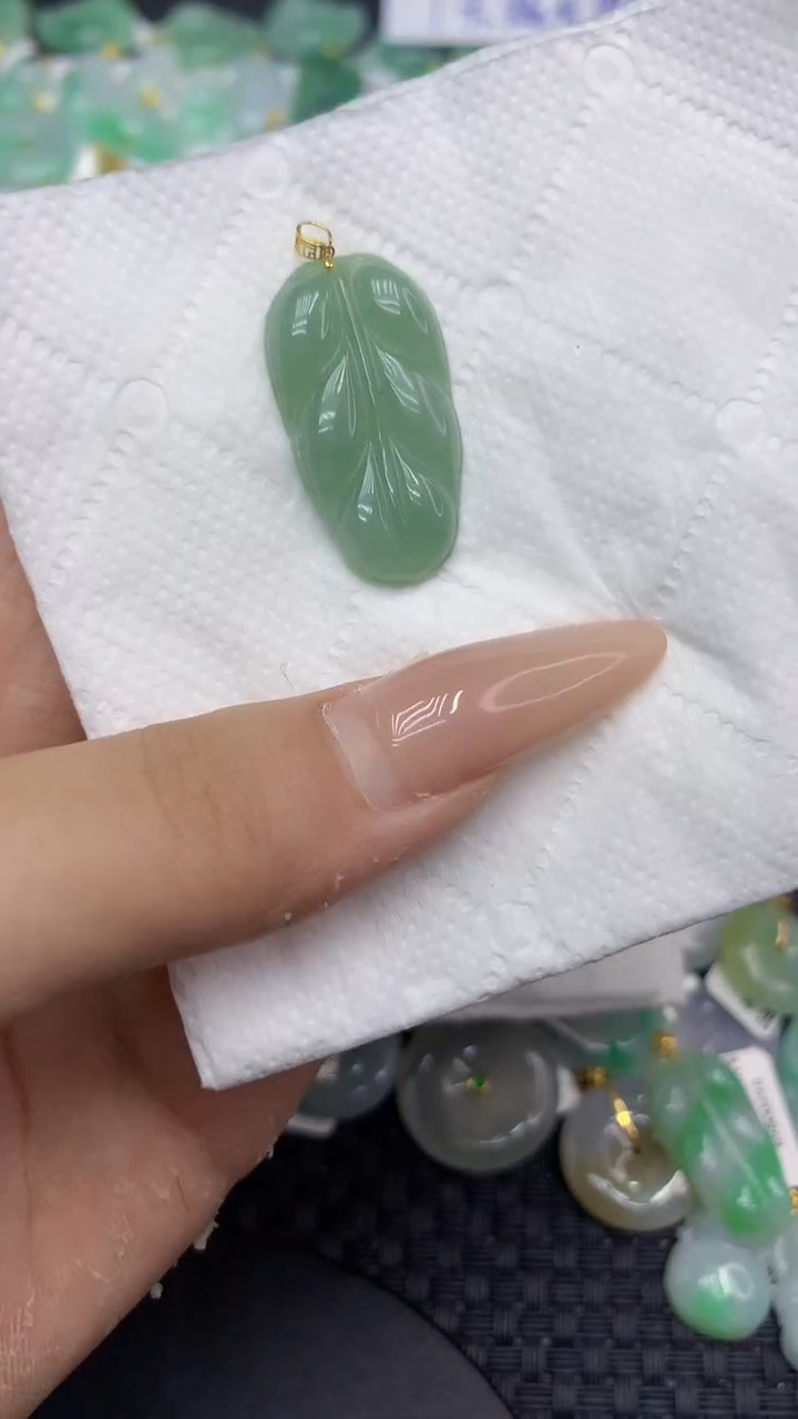 翡翠18K金镶嵌颈饰天然缅甸A货翡翠