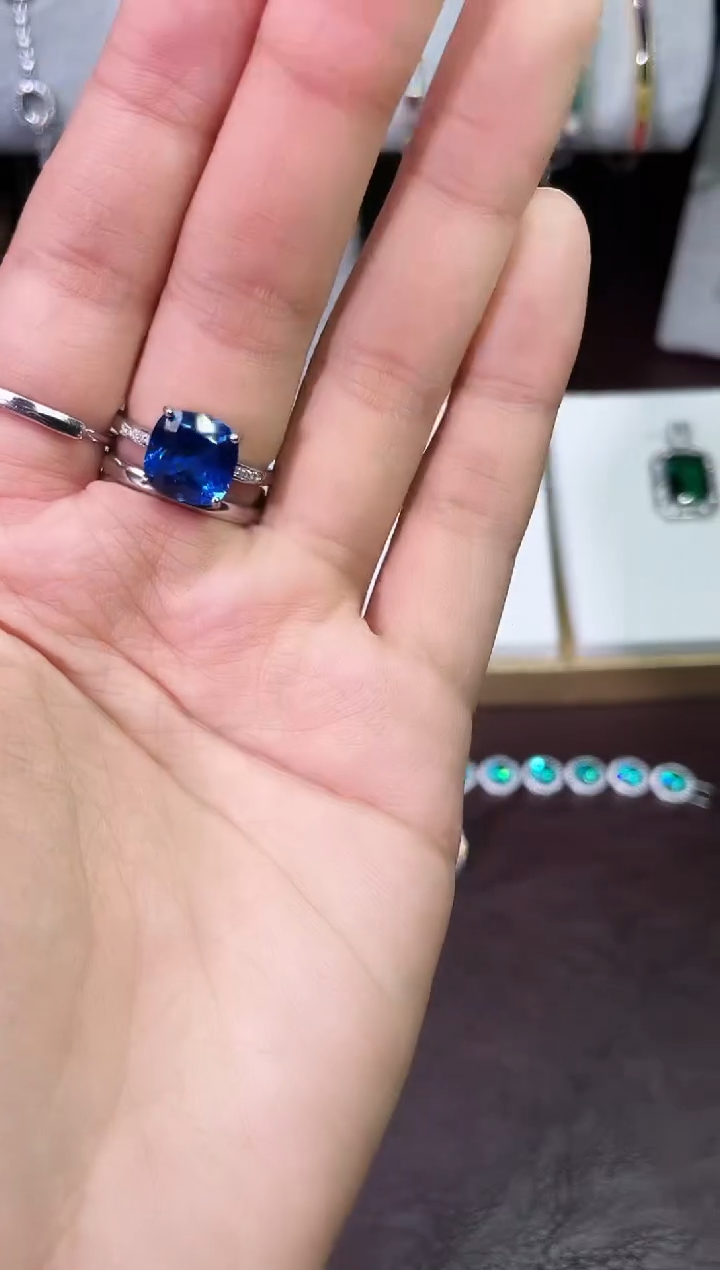 足铂镶嵌合成（培育）蓝宝石戒指/指环蓝宝戒指