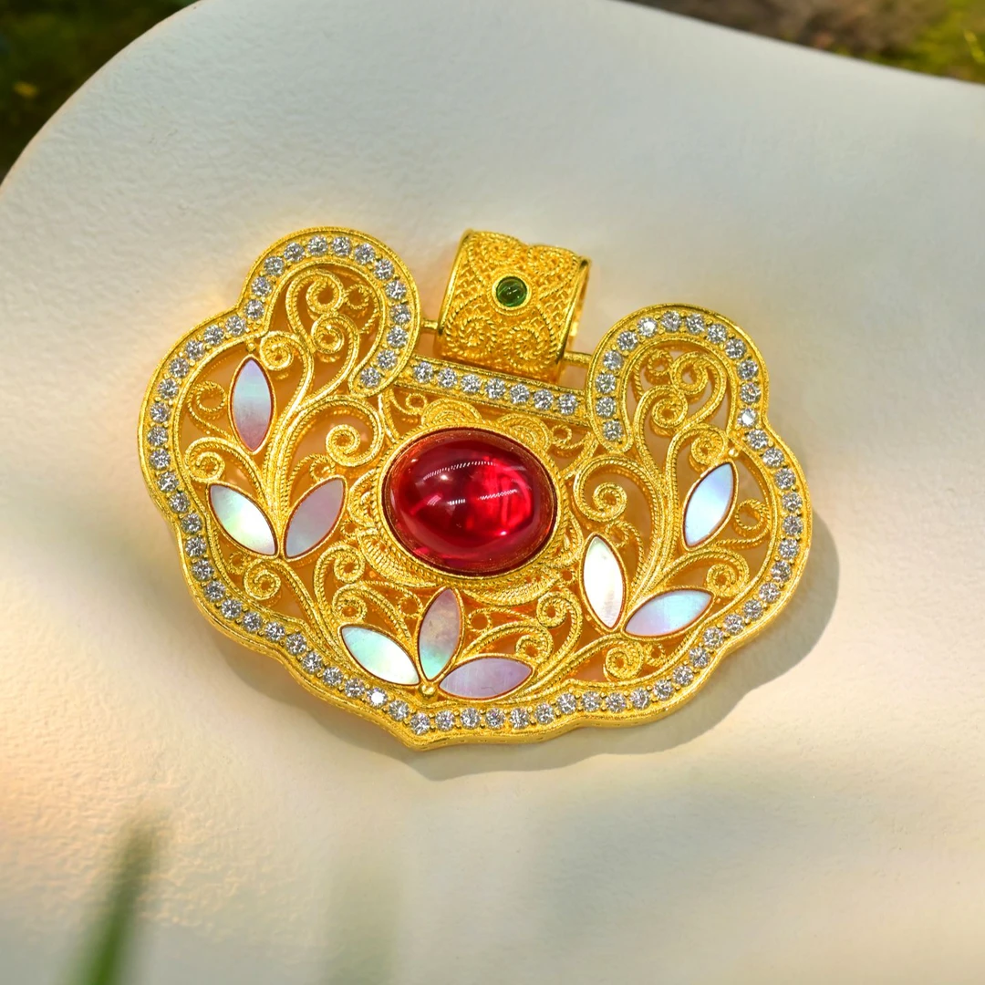 SUNFEEL/赛菲尔【活动补贴】足金999古法花丝螺钿如意锁包黄金吊坠