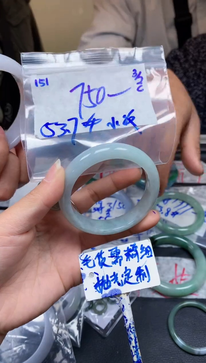 【闪购商品】定制翡翠未镶嵌151毛货需精细抛光手镯多样性拍一发一
