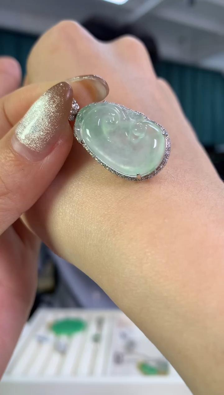 吊坠(不含链)18K金镶嵌翡翠如意