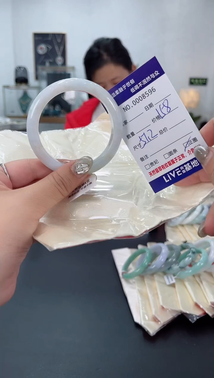 【闪购商品】翡翠手镯未镶嵌天然翡翠A货
