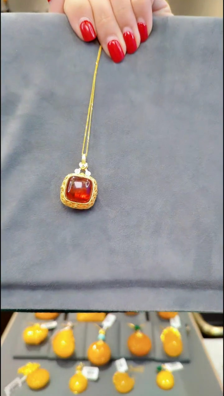 【闪购商品】血珀吊坠(赠链)银S925镀金镶嵌H772琥珀吊坠