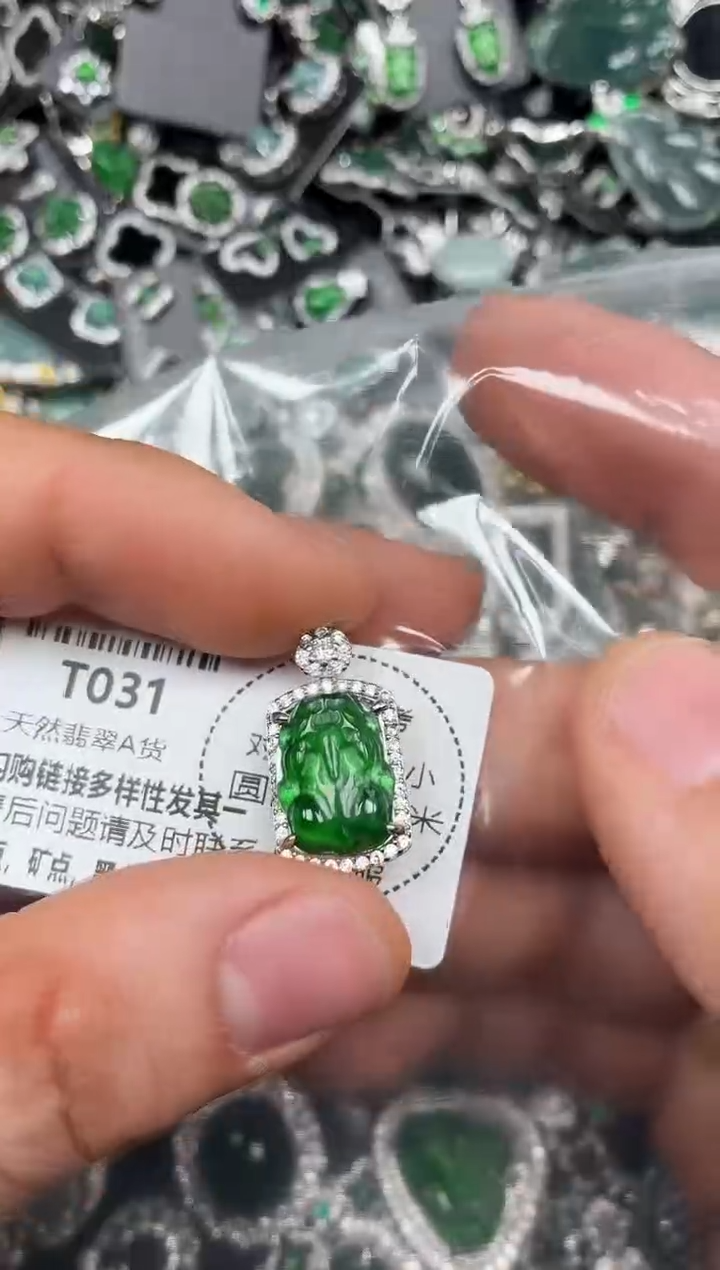 颈饰未镶嵌翡翠T031吊坠