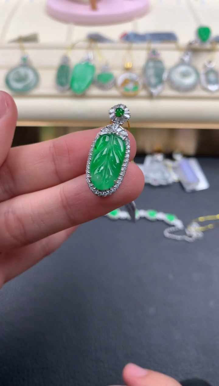 【闪购商品】翡翠颈饰18K金镶嵌A779