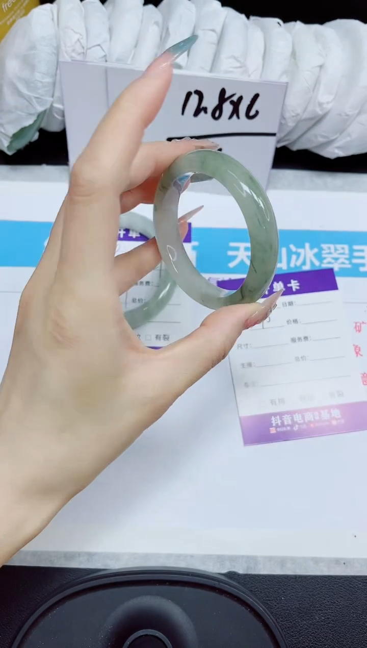 石英质玉手镯未镶嵌140.