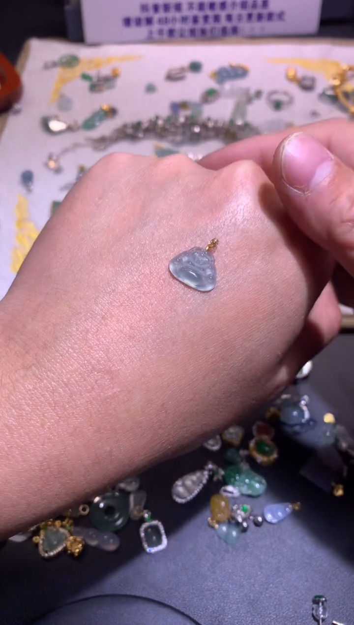 【闪购商品】翡翠吊坠(不含链)18K金镶嵌1