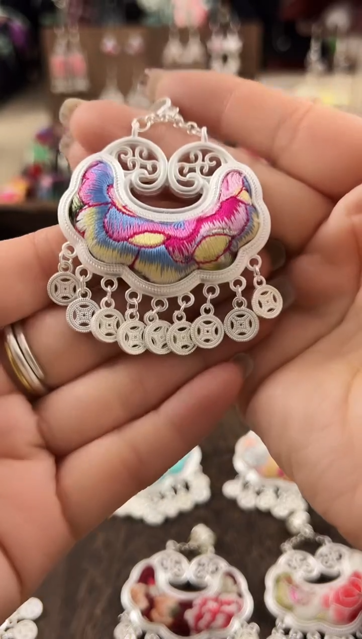 【闪购商品】织绣民族风老绣饰品501